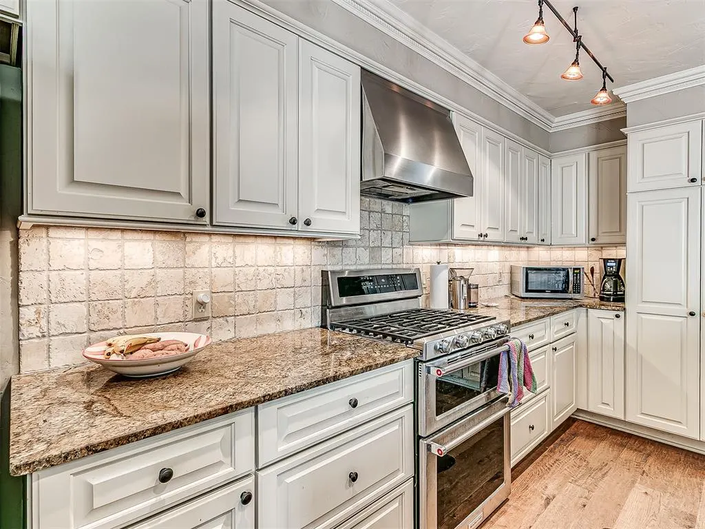 Photo 11 — 7813 Old Hickory Lane, Oklahoma City, OK 73116