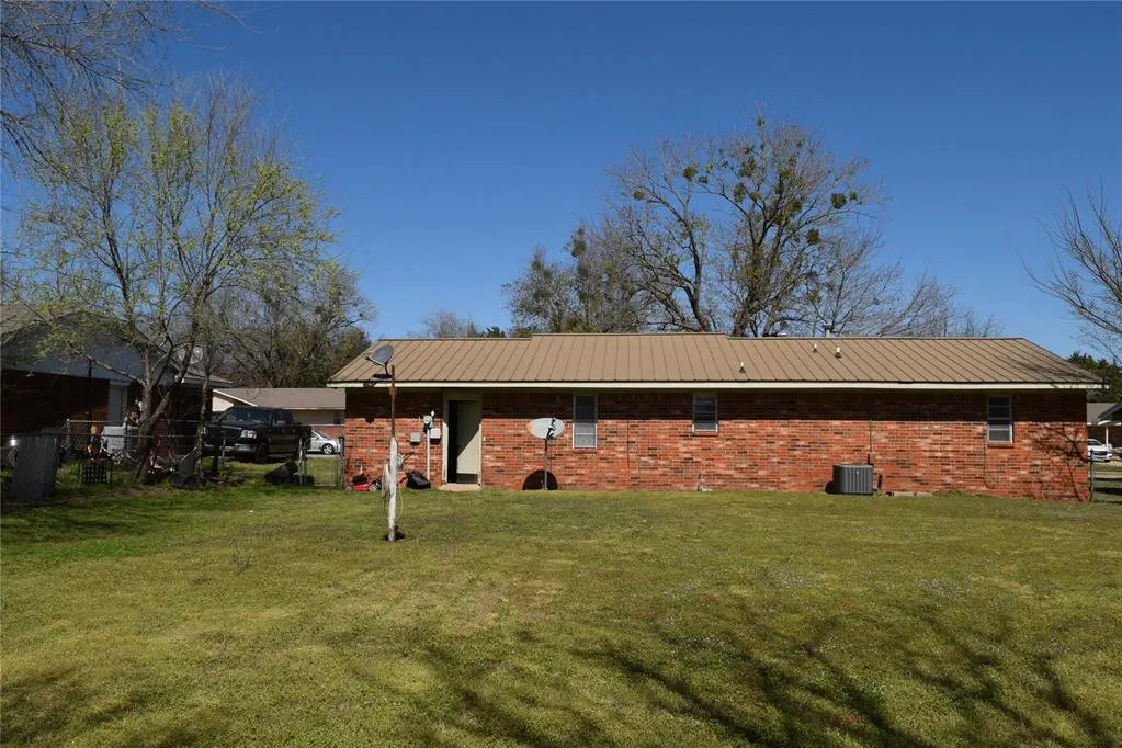 Photo 9 — 612 Nichols Avenue, Tecumseh, OK 74873