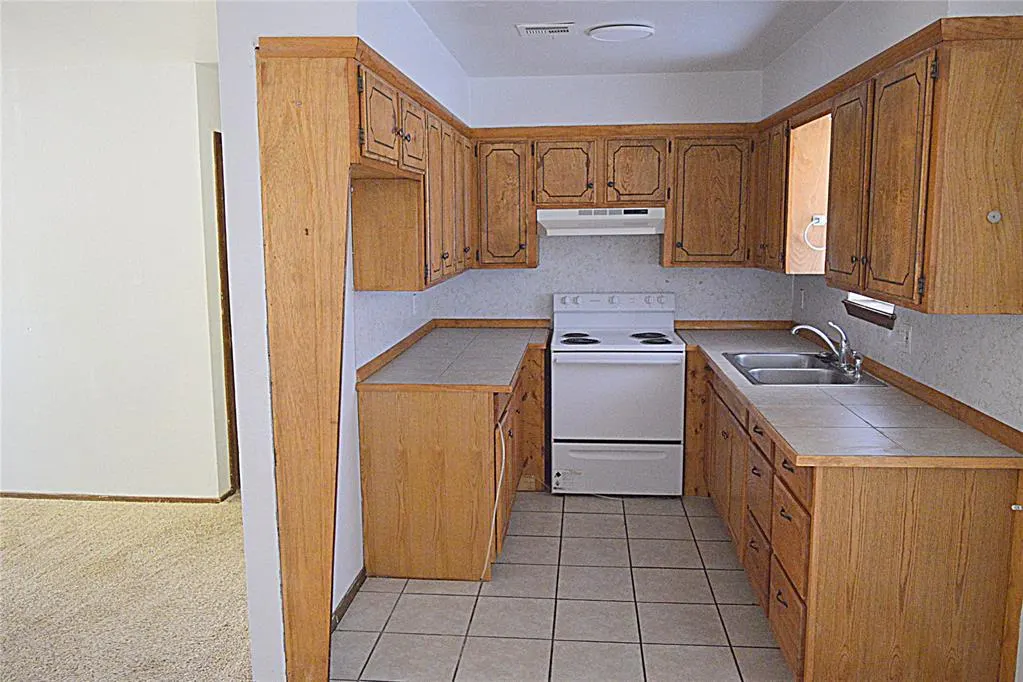 Photo 5 — 612 Nichols Avenue, Tecumseh, OK 74873