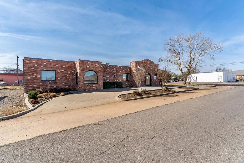 Photo 7 — 1230 Frisco Avenue, Clinton, OK 73601