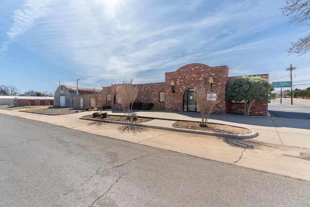 Photo 8 — 1230 Frisco Avenue, Clinton, OK 73601