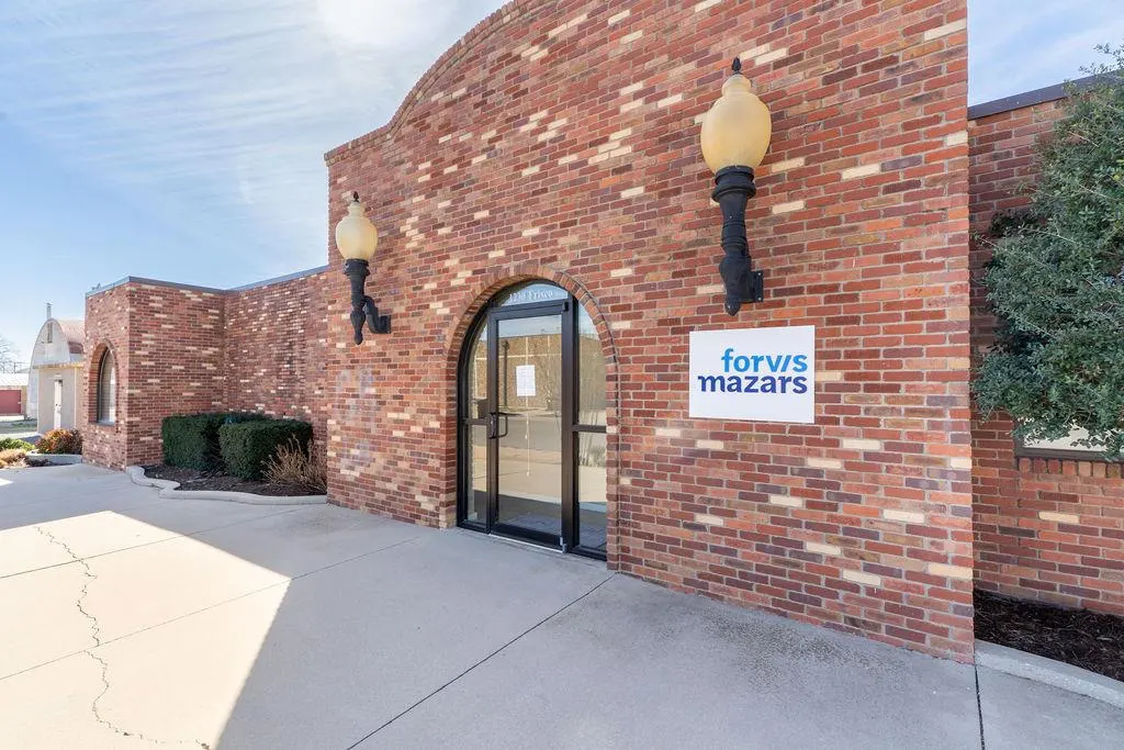 Photo 9 — 1230 Frisco Avenue, Clinton, OK 73601