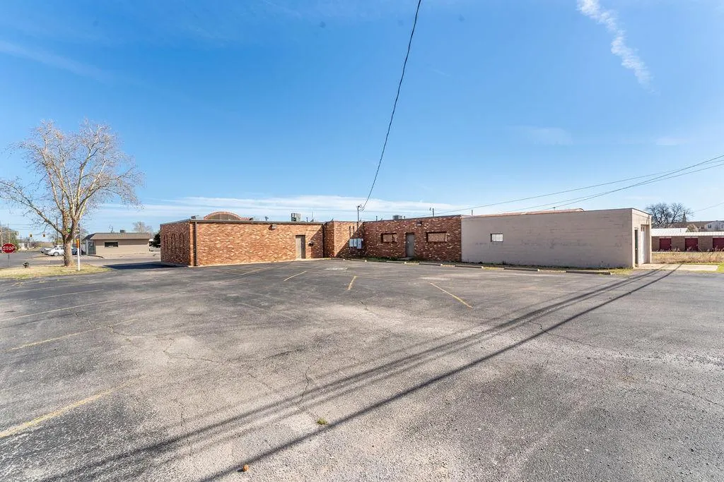 Photo 40 — 1230 Frisco Avenue, Clinton, OK 73601