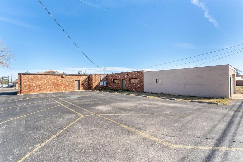 Photo 41 — 1230 Frisco Avenue, Clinton, OK 73601