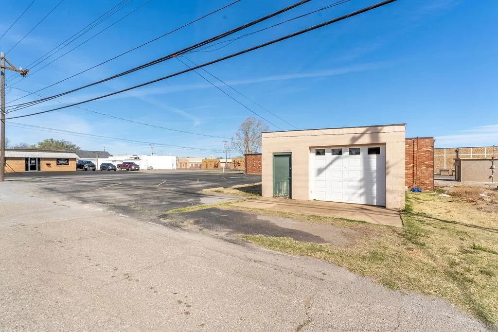Photo 42 — 1230 Frisco Avenue, Clinton, OK 73601