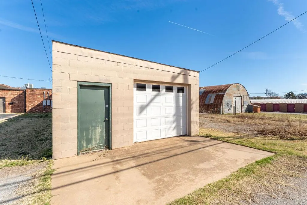 Photo 43 — 1230 Frisco Avenue, Clinton, OK 73601