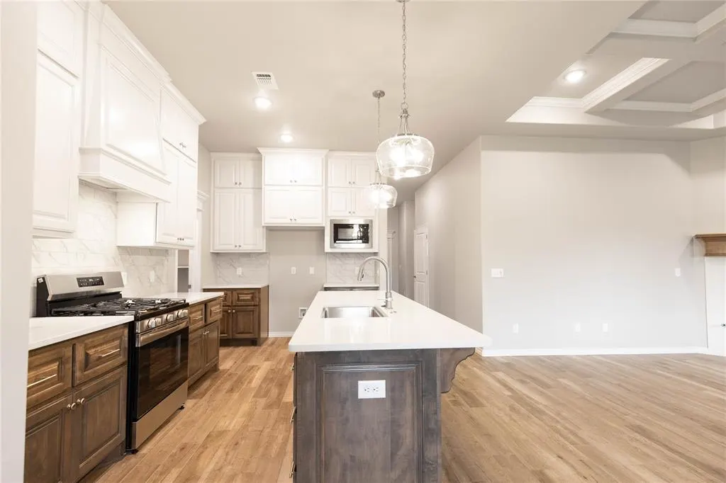Photo 3 — 12217 SW 32nd Place, Yukon, OK 73099