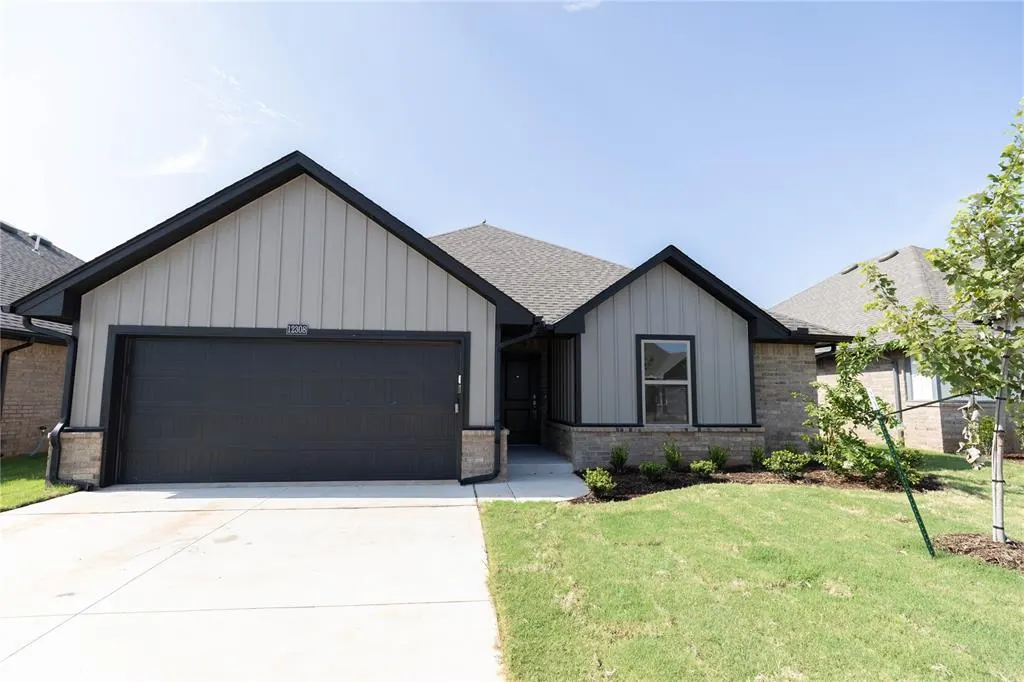 Photo 2 — 12308 SW 32nd Street, Yukon, OK 73099