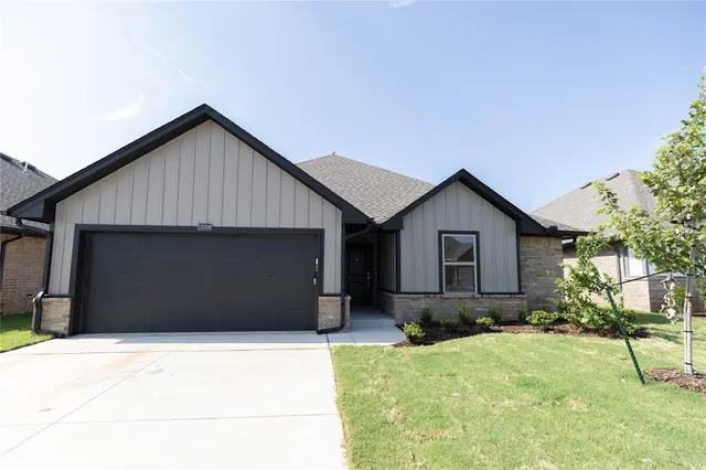 Photo 2 — 12308 SW 32nd Street, Yukon, OK 73099