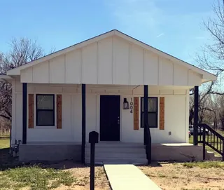 Sold home at 1004 N Bryant Avenue
