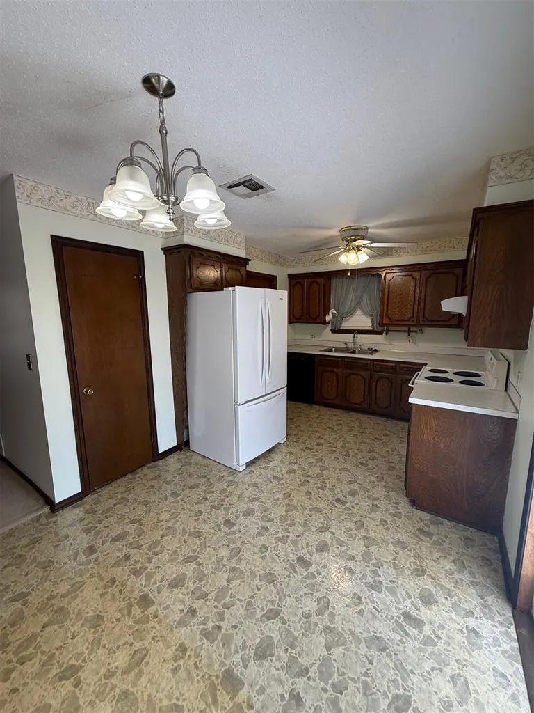 Photo 11 — 122 Robin Lane, Tecumseh, OK 74873