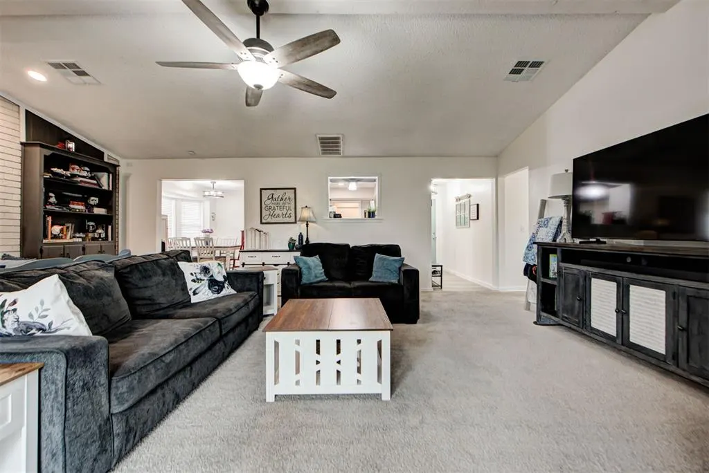 Photo 9 — 1004 S Neptune Road, Edmond, OK 73003