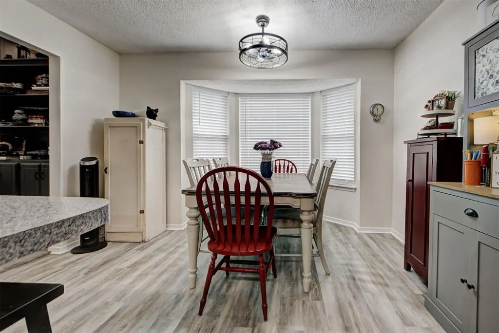 Photo 11 — 1004 S Neptune Road, Edmond, OK 73003