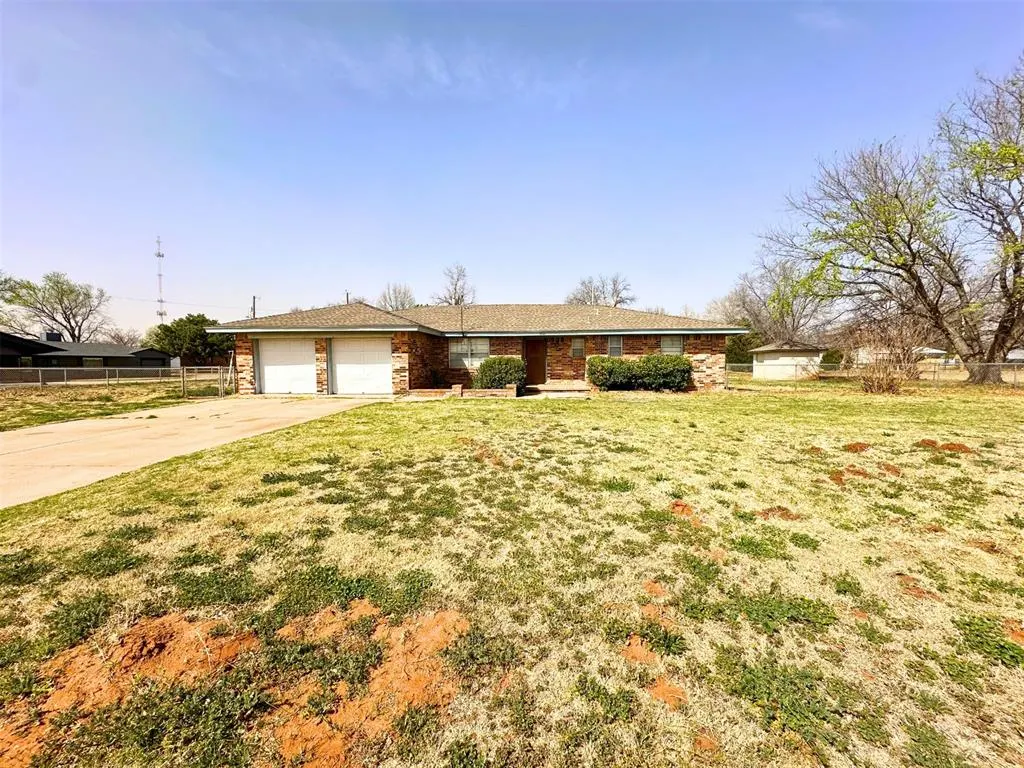 Front exterior — 1921 W A Avenue, Elk City, OK 73644