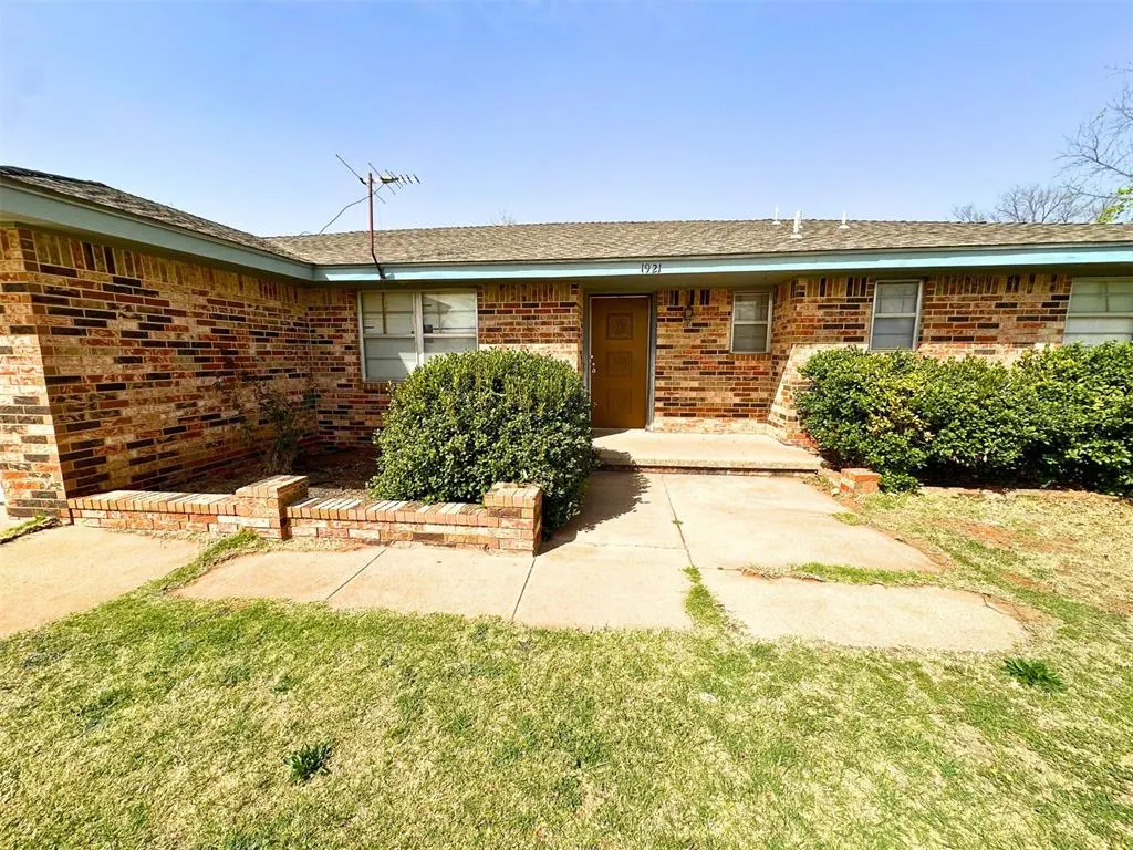 Photo 3 — 1921 W A Avenue, Elk City, OK 73644