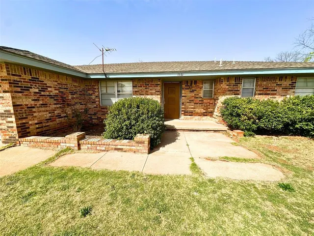 Photo 3 — 1921 W A Avenue, Elk City, OK 73644