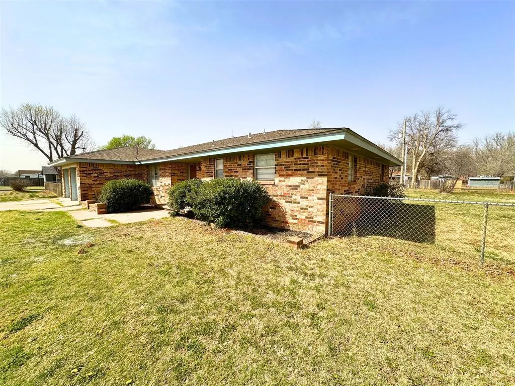 Photo 4 — 1921 W A Avenue, Elk City, OK 73644