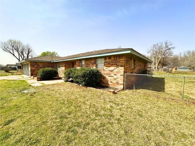 Photo 4 — 1921 W A Avenue, Elk City, OK 73644