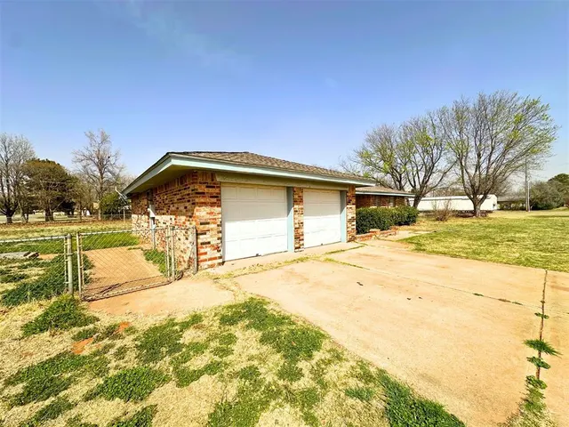 Photo 6 — 1921 W A Avenue, Elk City, OK 73644
