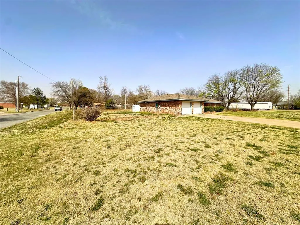 Photo 7 — 1921 W A Avenue, Elk City, OK 73644