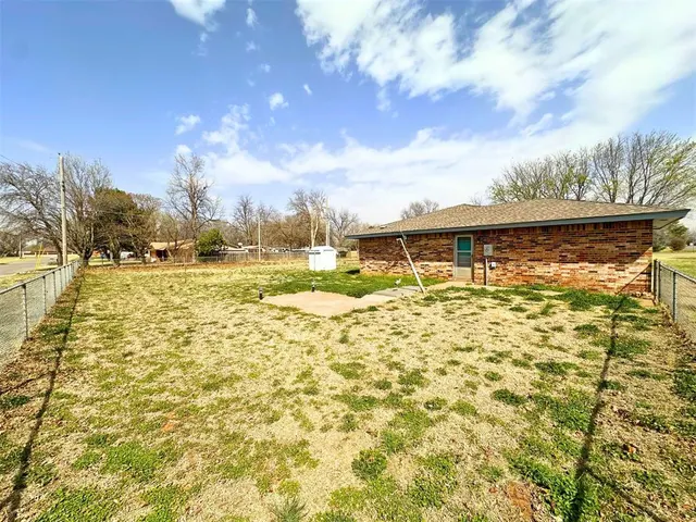 Photo 8 — 1921 W A Avenue, Elk City, OK 73644