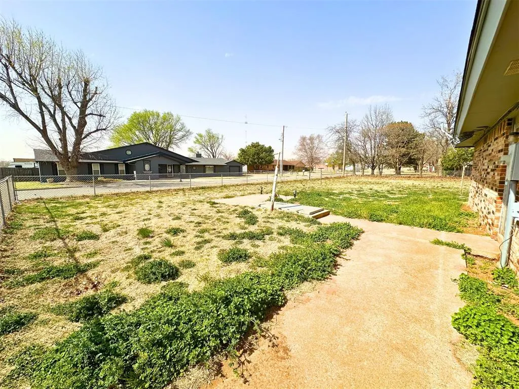 Photo 9 — 1921 W A Avenue, Elk City, OK 73644