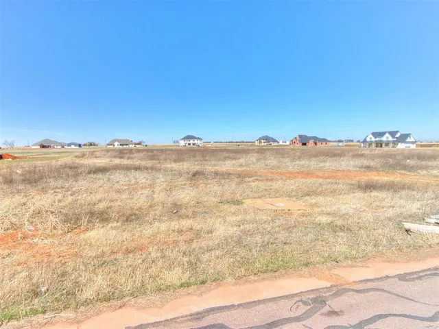 Photo 5 — 22823 Tuscan Estates Drive, Edmond, OK 73025