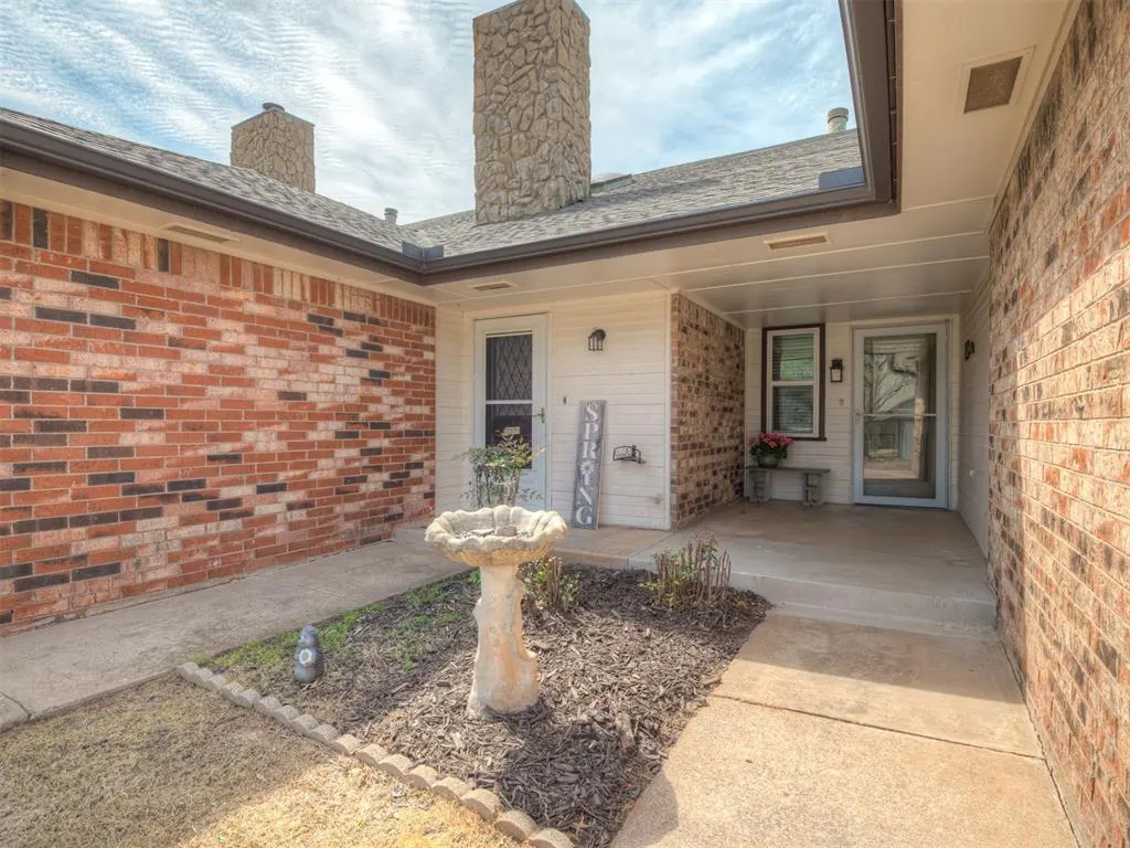 Photo 3 — 2925 Village Circle, Edmond, OK 73013