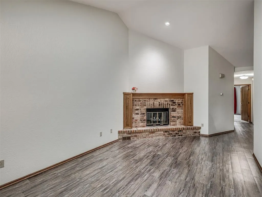 Photo 5 — 2925 Village Circle, Edmond, OK 73013