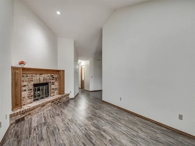 Photo 6 — 2925 Village Circle, Edmond, OK 73013