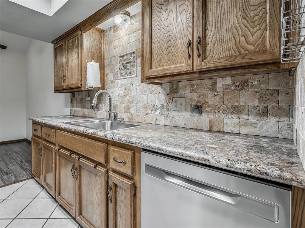 Photo 12 — 2925 Village Circle, Edmond, OK 73013