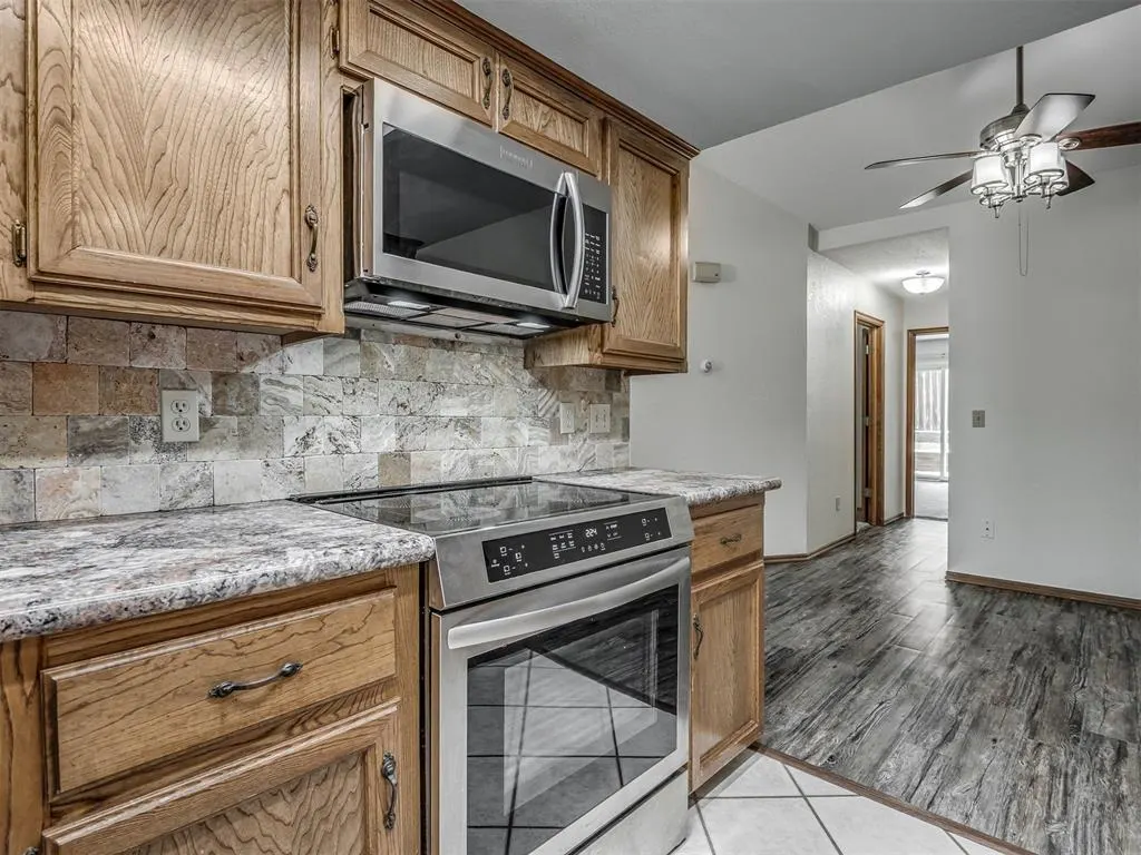 Photo 13 — 2925 Village Circle, Edmond, OK 73013