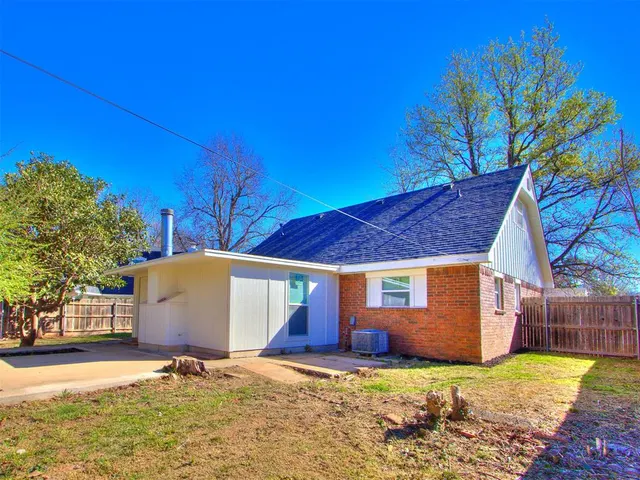 Photo 5 — 624 Reed Avenue, Norman, OK 73071
