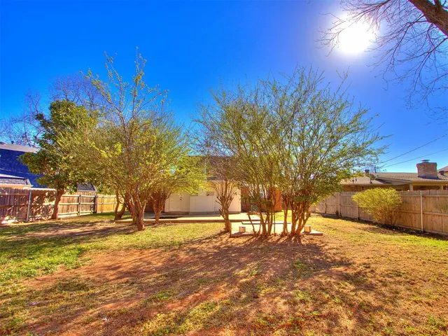 Photo 7 — 624 Reed Avenue, Norman, OK 73071