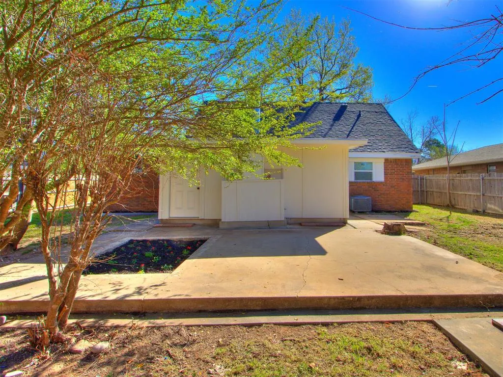 Photo 9 — 624 Reed Avenue, Norman, OK 73071