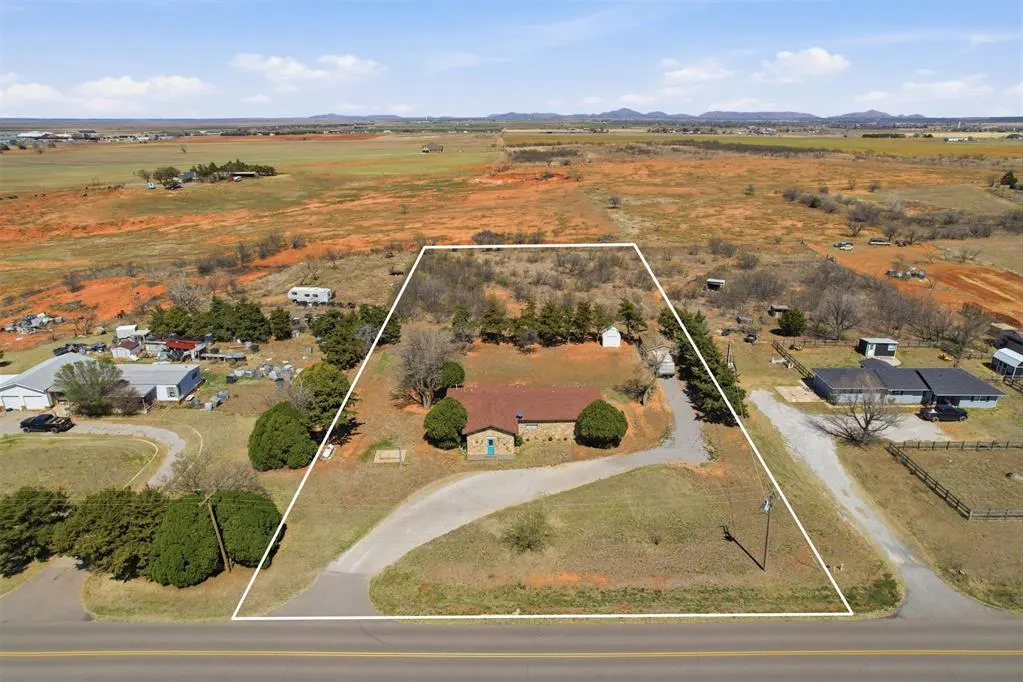 Photo 3 — 20449 E County Road 159 Road, Altus, OK 73521