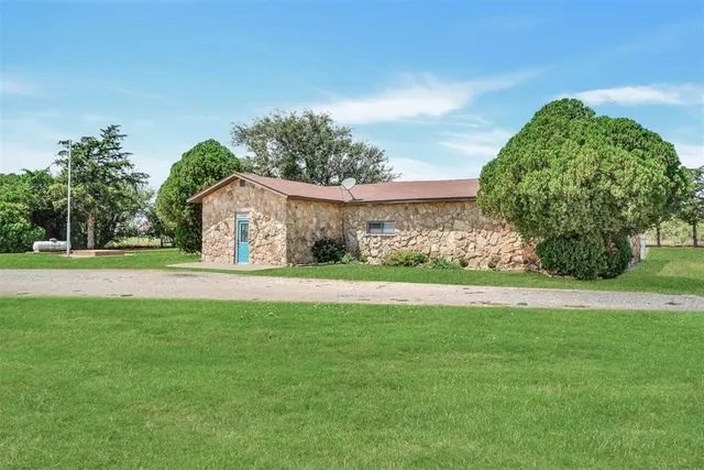 Photo 5 — 20449 E County Road 159 Road, Altus, OK 73521