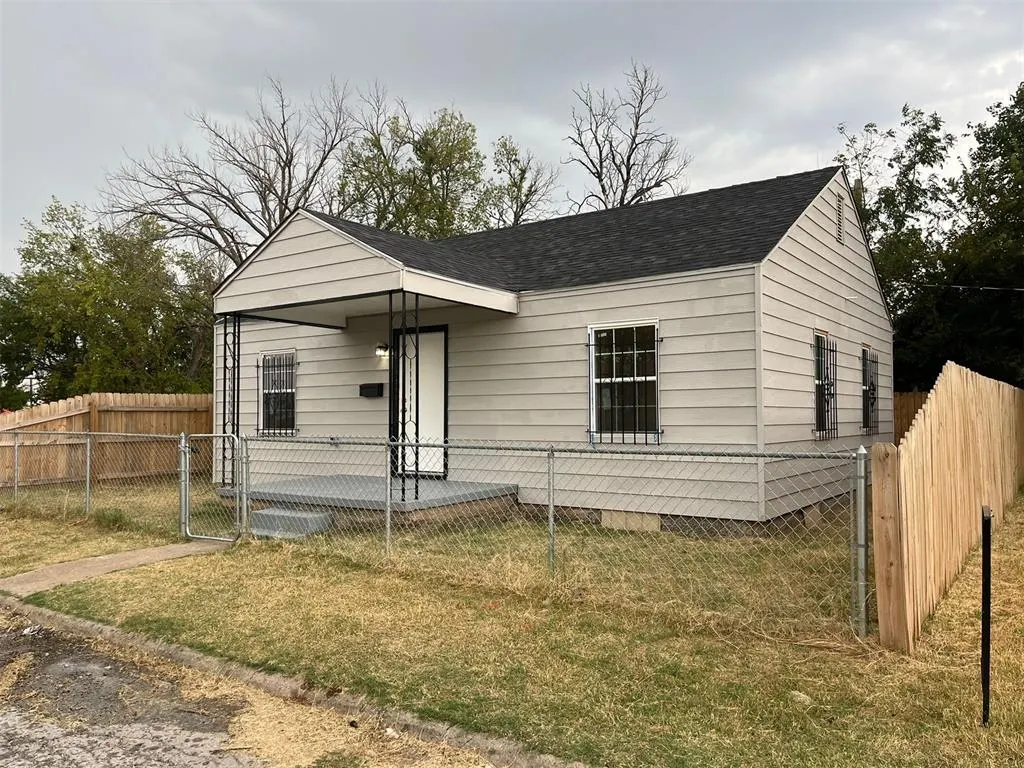 Photo 2 — 106 SW 18th Street, Lawton, OK 73501