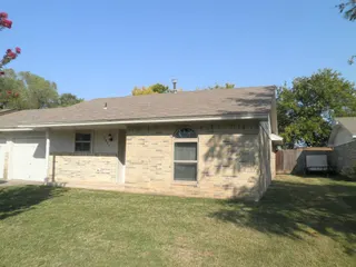 Sold home at 1417 Oakcrest Avenue