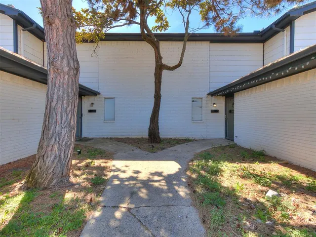 Photo 2 — 7201 Galahad Circle, Oklahoma City, OK 73132