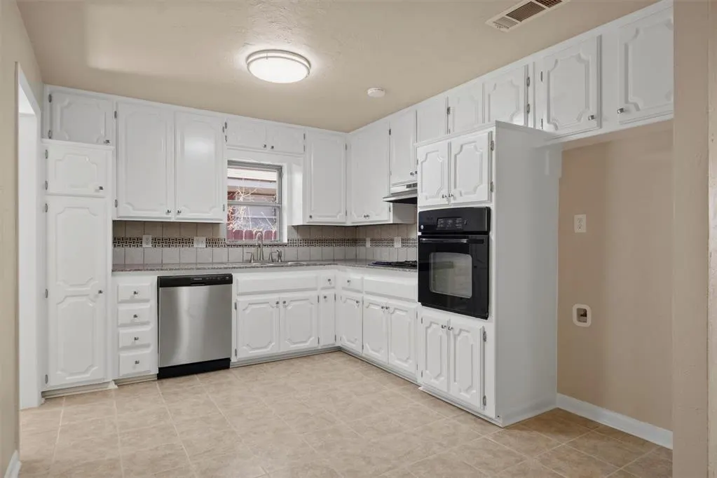Photo 11 — 3816 NW 51st Street, Oklahoma City, OK 73112