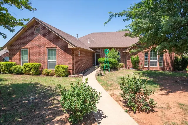 Photo 2 — 1221 NW 181st Street, Edmond, OK 73003