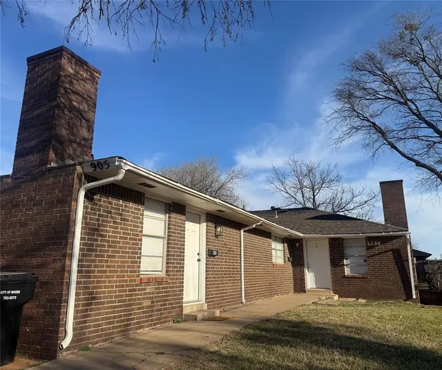 Front exterior — 905 Delmar Circle 907, Moore, OK 73160