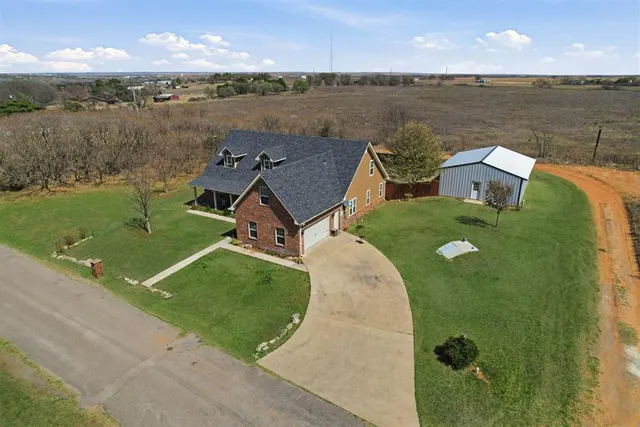 Front exterior — 2118 Morris Lane, Sayre, OK 73662