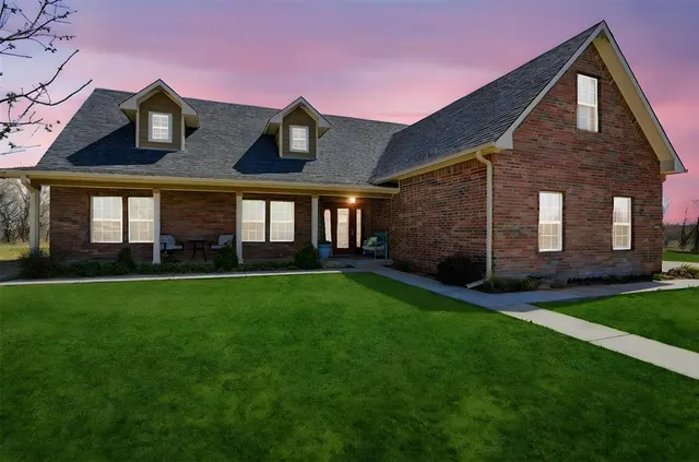 Photo 3 — 2118 Morris Lane, Sayre, OK 73662