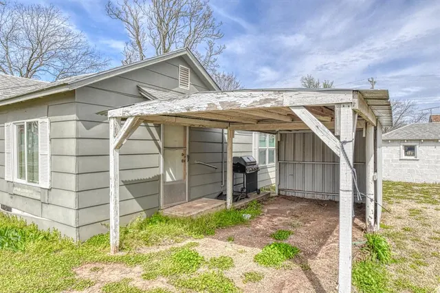 Photo 4 — 610 Loy Street, Meeker, OK 74855