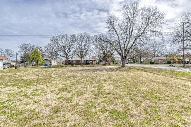 Photo 5 — 610 Loy Street, Meeker, OK 74855