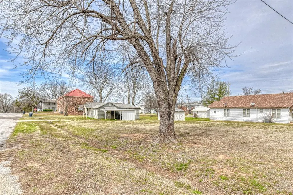 Photo 24 — 610 Loy Street, Meeker, OK 74855