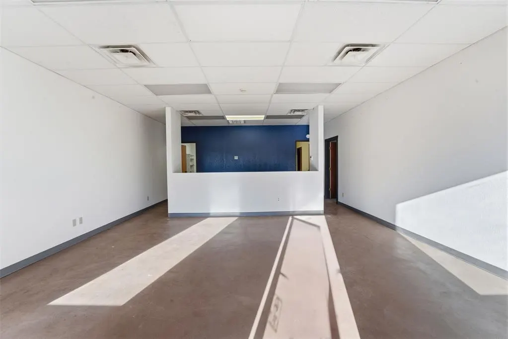 Photo 15 — 416 N 4th Street, Clinton, OK 73601