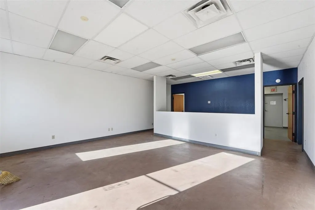 Photo 17 — 416 N 4th Street, Clinton, OK 73601